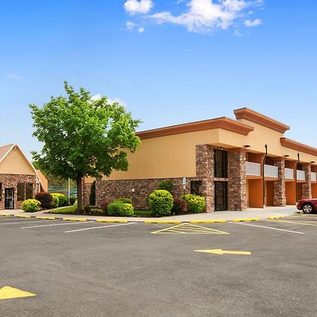Howard Johnson By Wyndham North Plainfield Exterior photo
