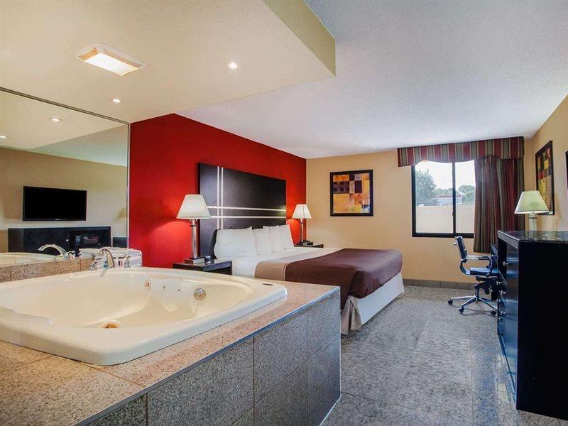 Howard Johnson By Wyndham North Plainfield Exterior photo