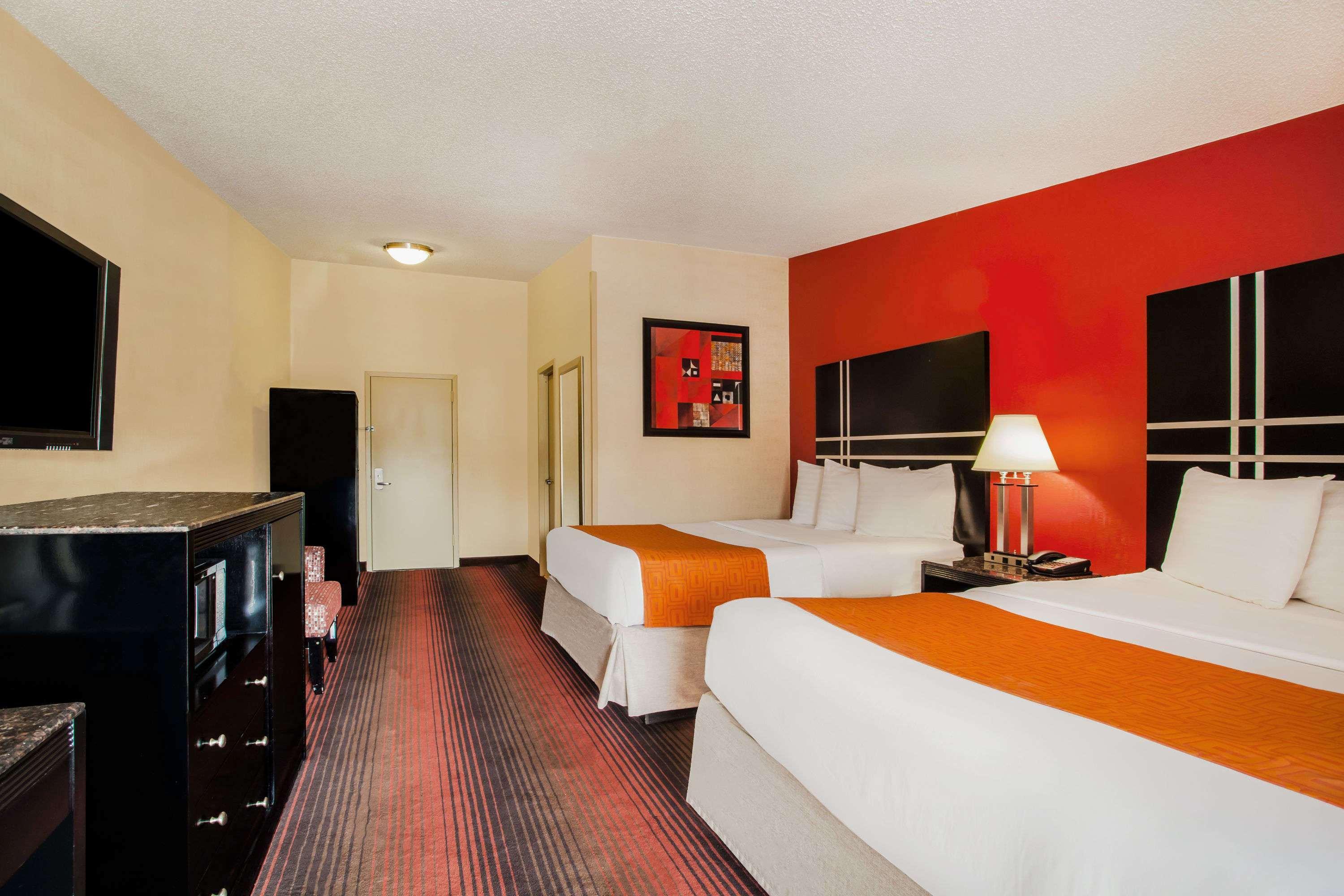 Howard Johnson By Wyndham North Plainfield Exterior photo