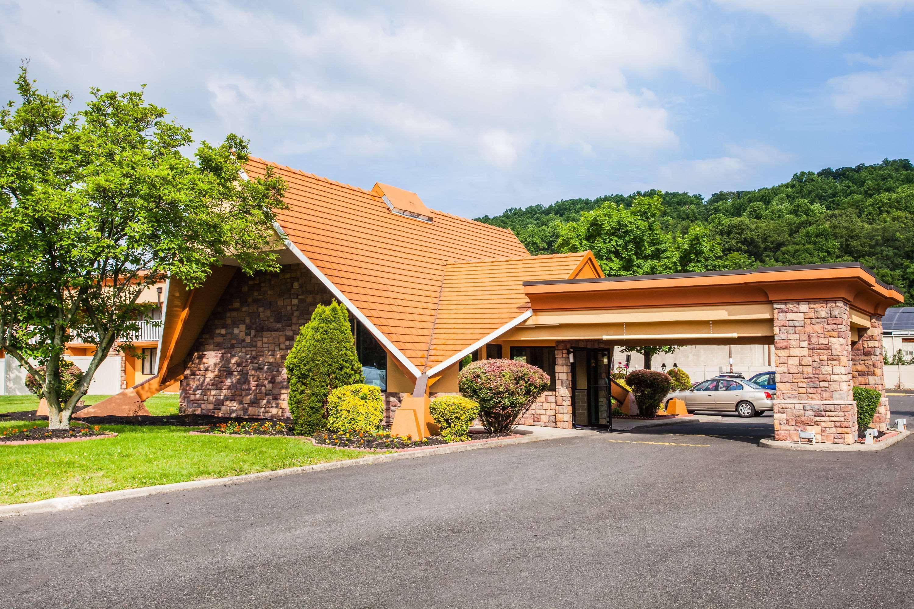 Howard Johnson By Wyndham North Plainfield Exterior photo