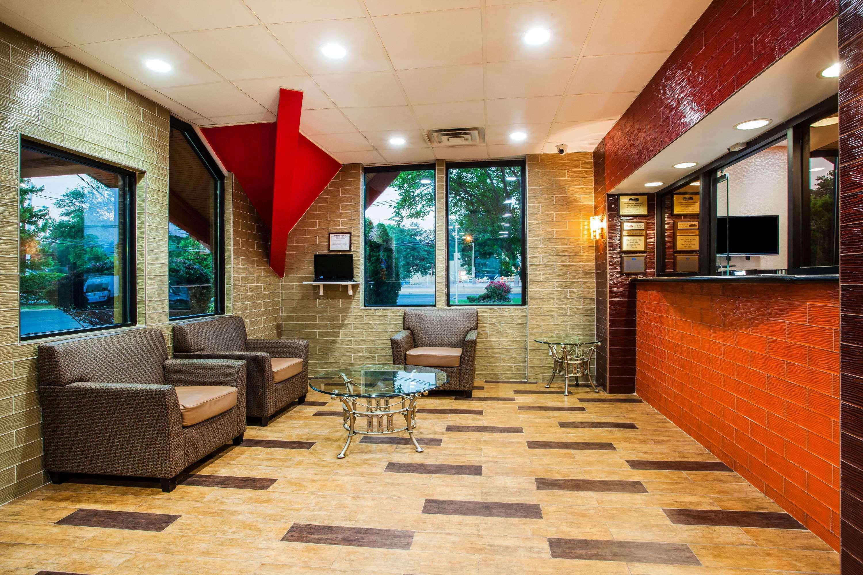Howard Johnson By Wyndham North Plainfield Exterior photo